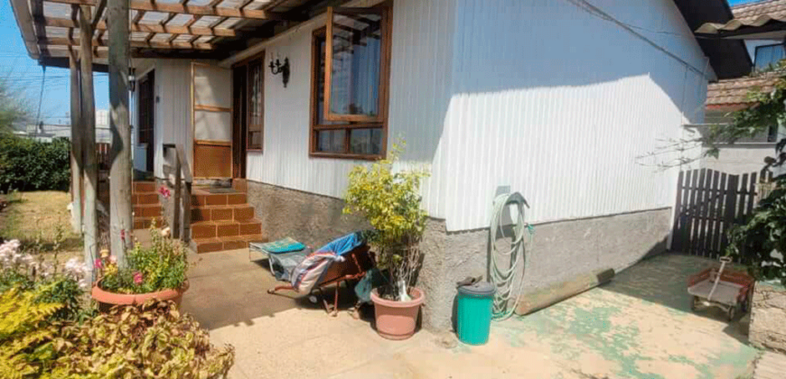 Casa con dos departamentos anexos, Concón