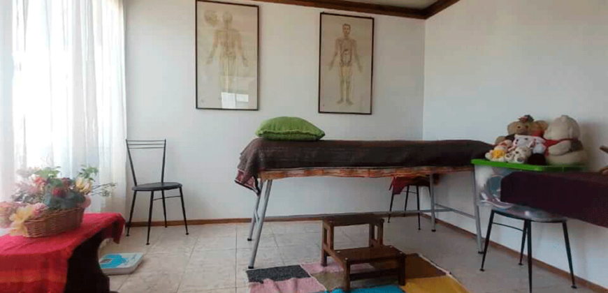 Casa con dos departamentos anexos, Concón