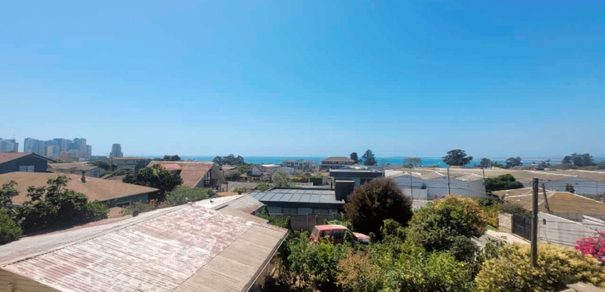 Casa con dos departamentos anexos, Concón