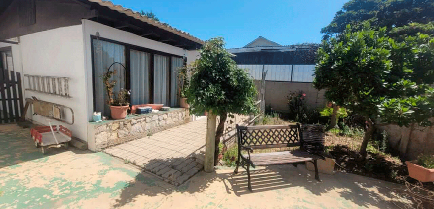 Casa con dos departamentos anexos, Concón