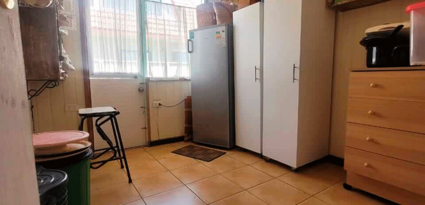 Casa con dos departamentos anexos, Concón