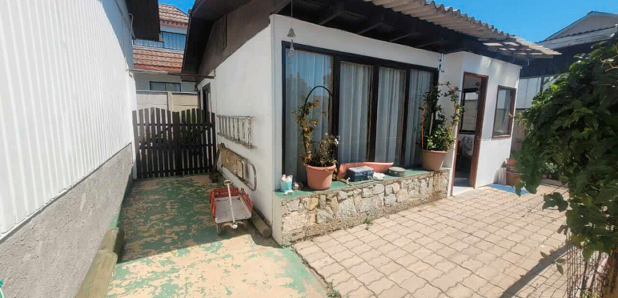 Casa con dos departamentos anexos, Concón