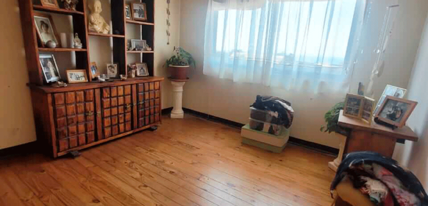 Casa con dos departamentos anexos, Concón