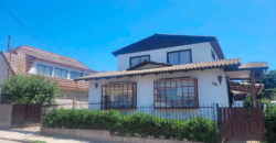 Casa con dos departamentos anexos, Concón