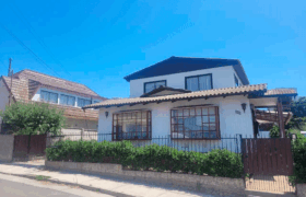 Casa con dos departamentos anexos, Concón