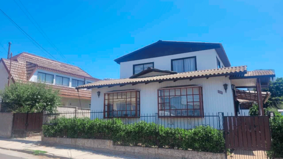 Casa con dos departamentos anexos, Concón