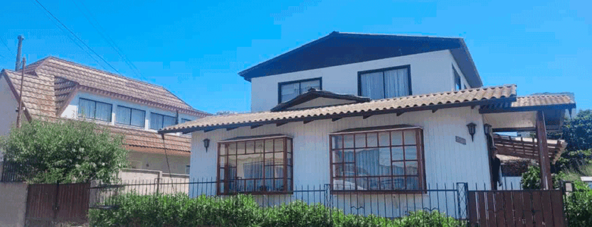 Casa con dos departamentos anexos, Concón