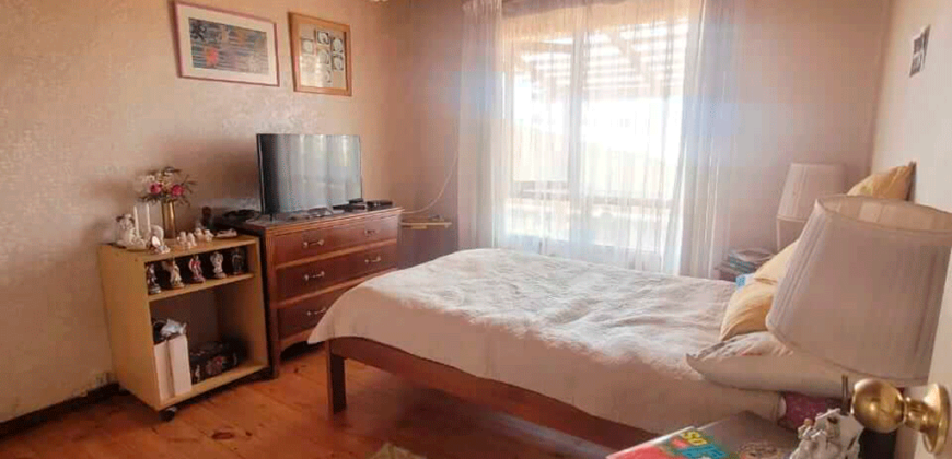 Casa con dos departamentos anexos, Concón