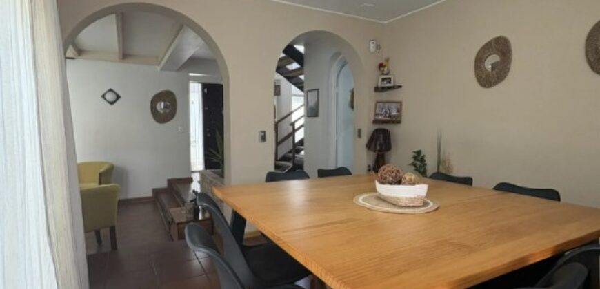 Venta casa en Miraflores bajo